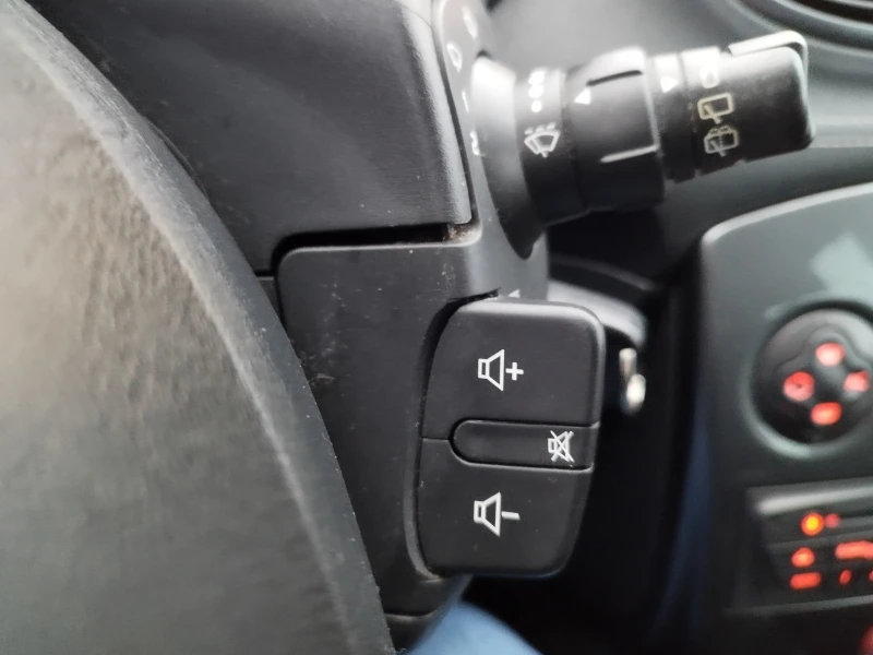 Renault Clio 1.2 i 75 kc., снимка 14 - Автомобили и джипове - 53483608