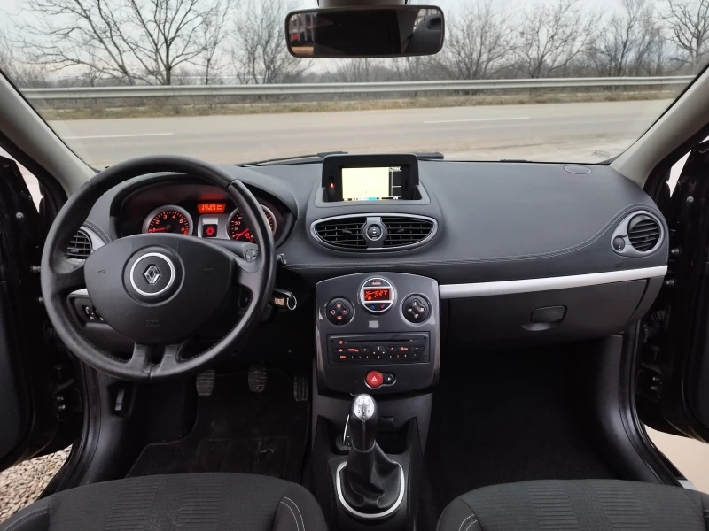 Renault Clio 1.2 i 75 kc., снимка 10 - Автомобили и джипове - 53483608