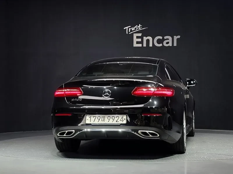Mercedes-Benz E 220 D Coupe, снимка 4 - Автомобили и джипове - 56091833