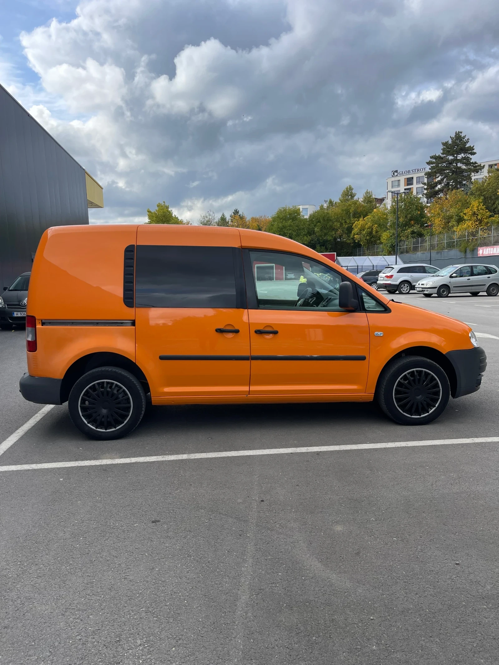 VW Caddy 1.9TDI 105кс Обслужен всичко платено! - изображение 6