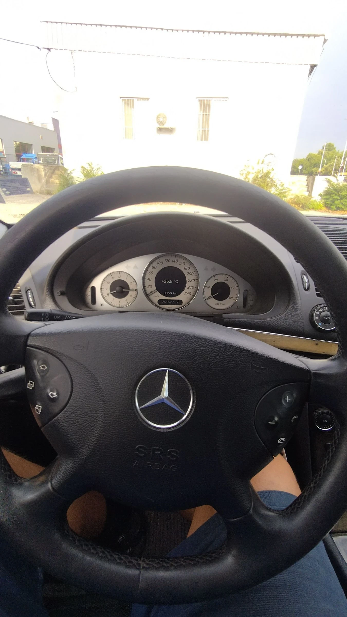 Mercedes-Benz E 320 Avangard - изображение 10