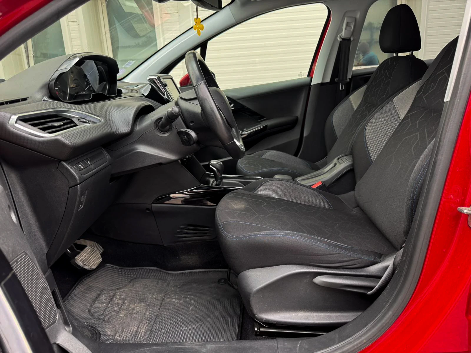 Peugeot 2008 1.2 Signature * Auto* * 98 Хил.км*  - изображение 10