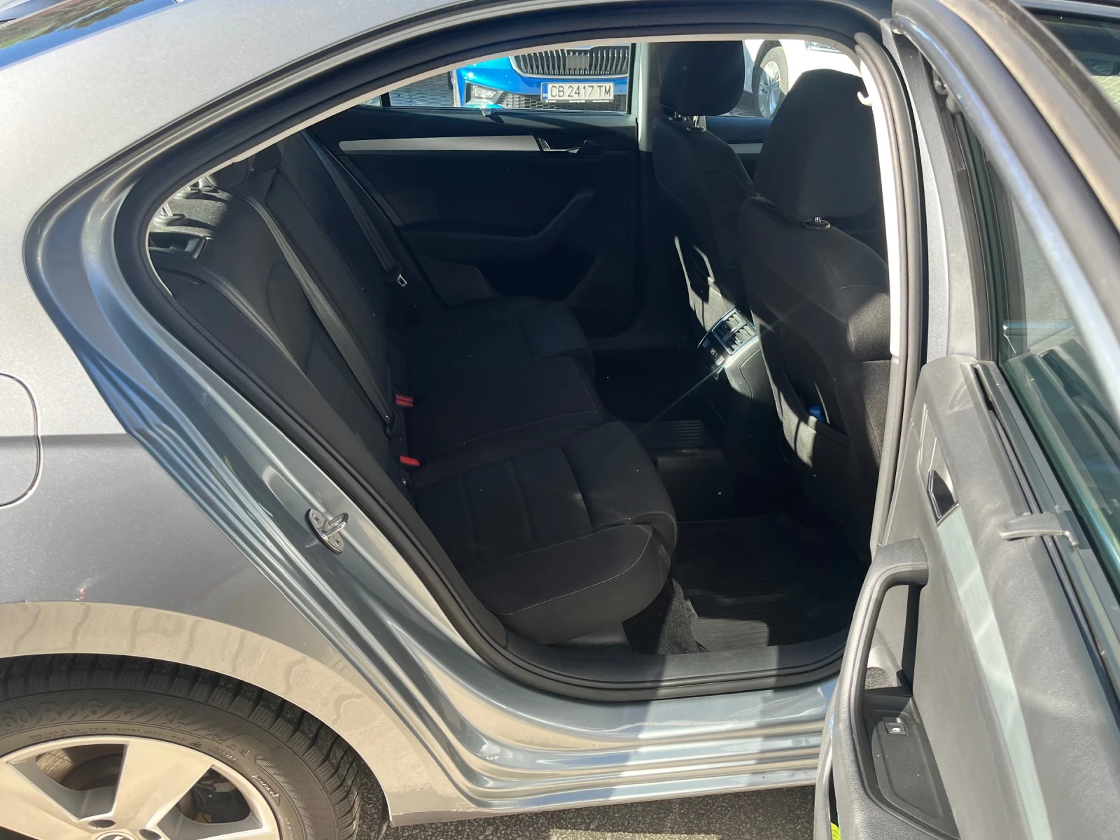 Skoda Superb 2.0TDI  | Mobile.bg — изображение 8