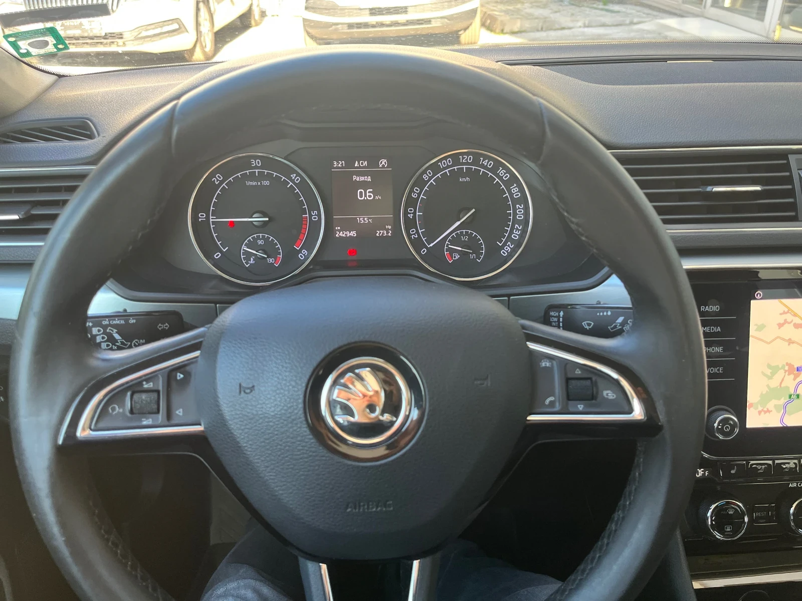 Skoda Superb 2.0TDI  | Mobile.bg — изображение 11