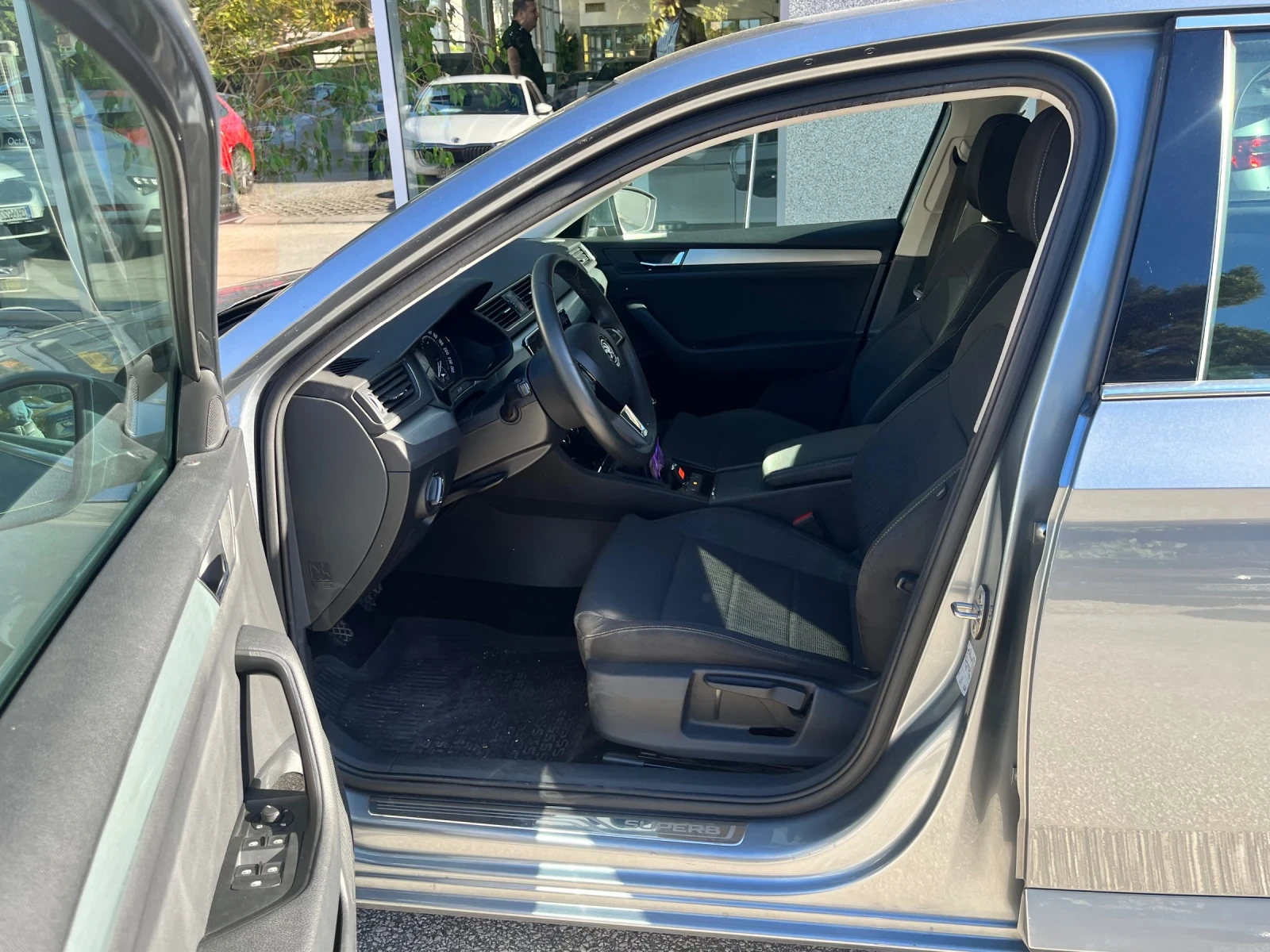 Skoda Superb 2.0TDI  | Mobile.bg — изображение 7