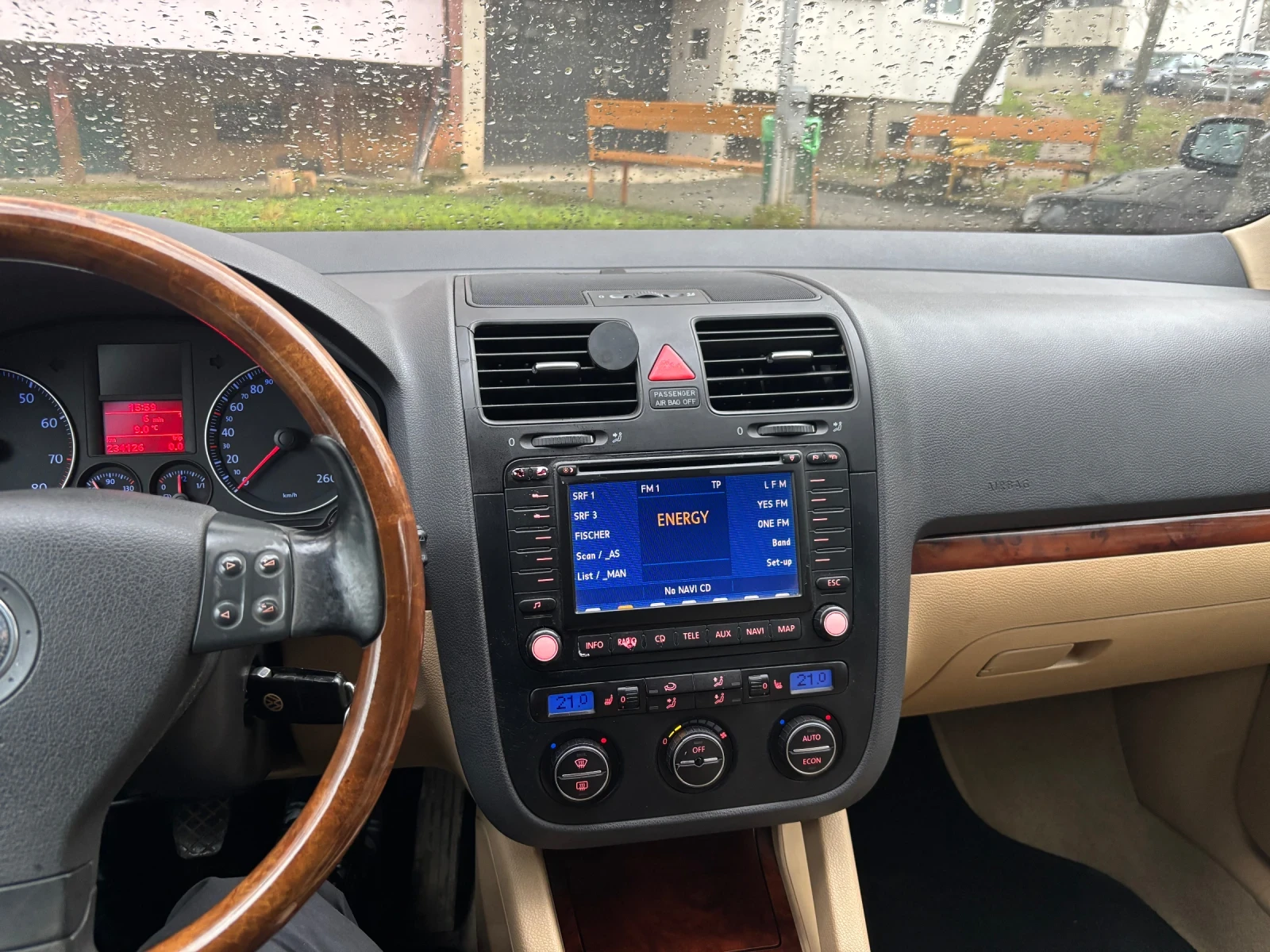 VW Golf 2.0 FSI, снимка 13 - Автомобили и джипове - 53964939