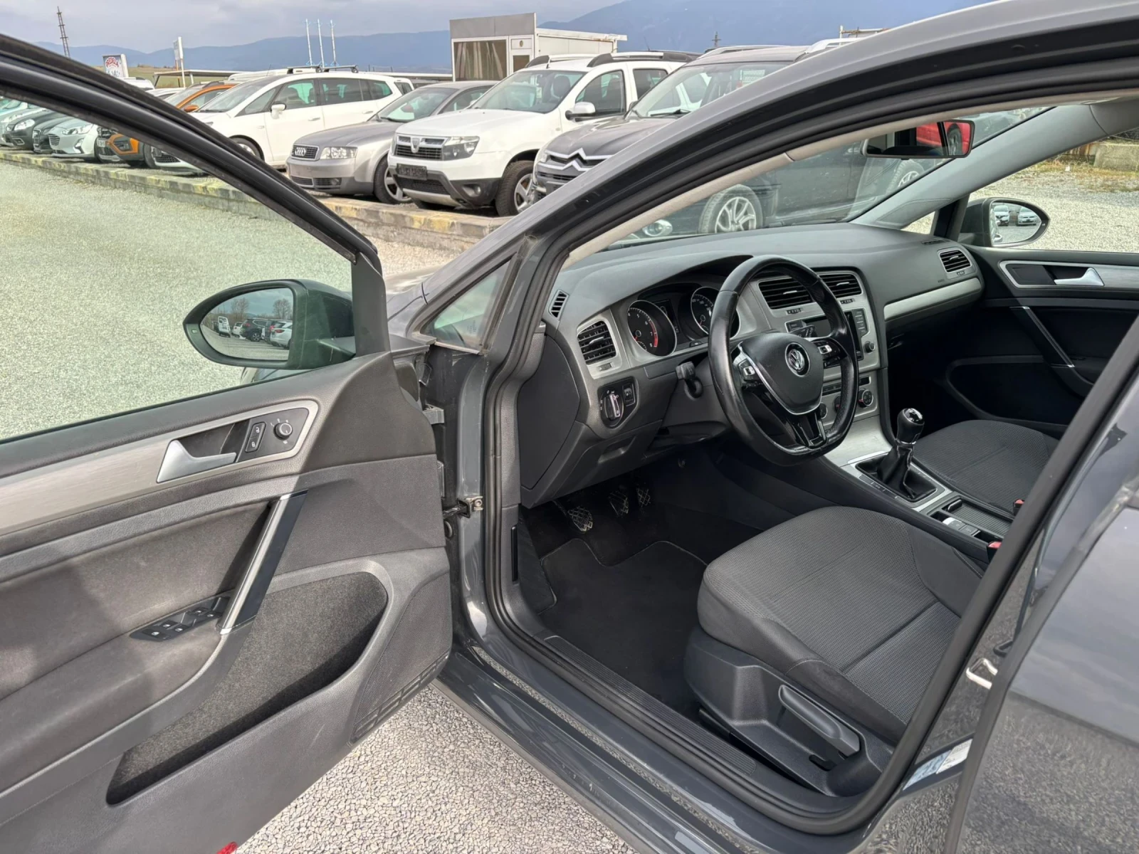 VW Golf 1.4tgi, снимка 9 - Автомобили и джипове - 54061493