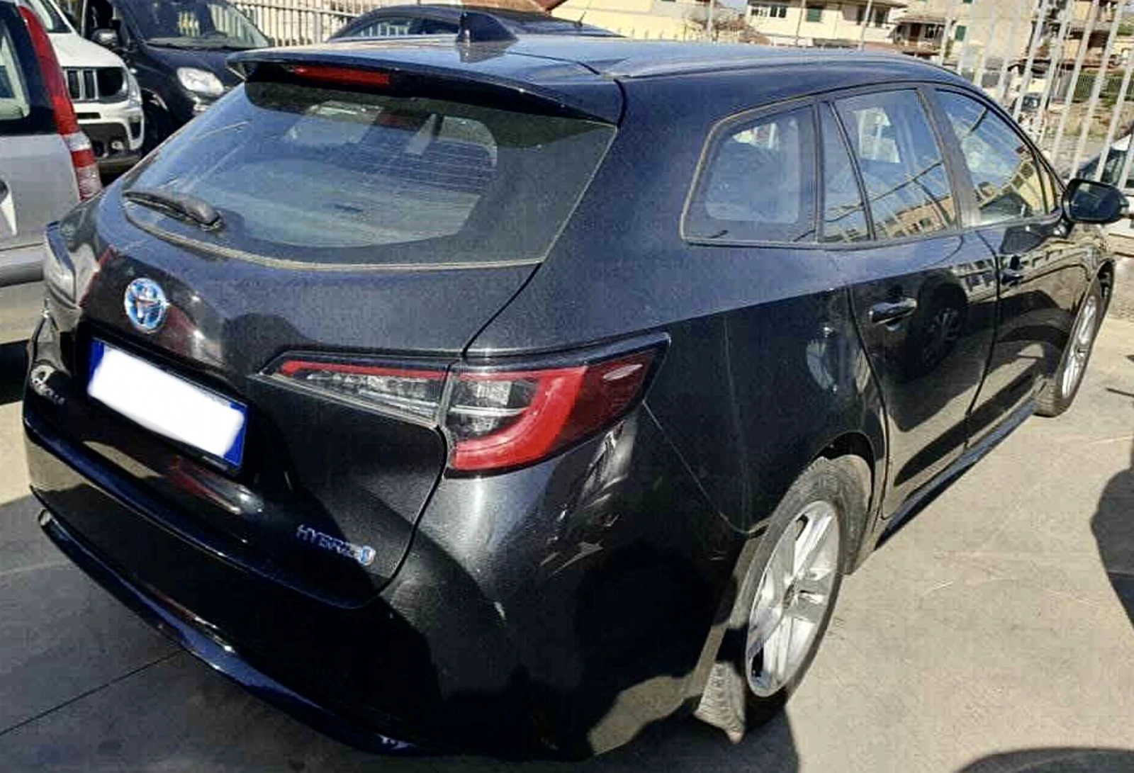 Toyota Corolla Touring Sports 1.8 Business, снимка 4 - Автомобили и джипове - 54217280