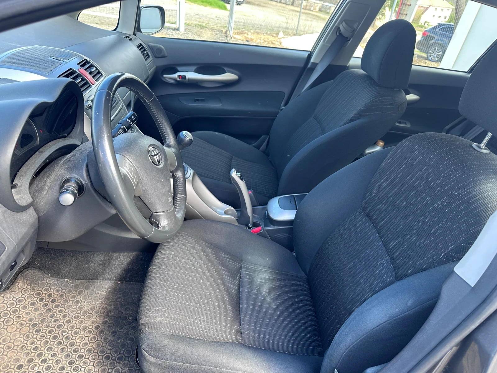 Toyota Auris 1.4 НА ЧАСТИ, снимка 9 - Автомобили и джипове - 54399161