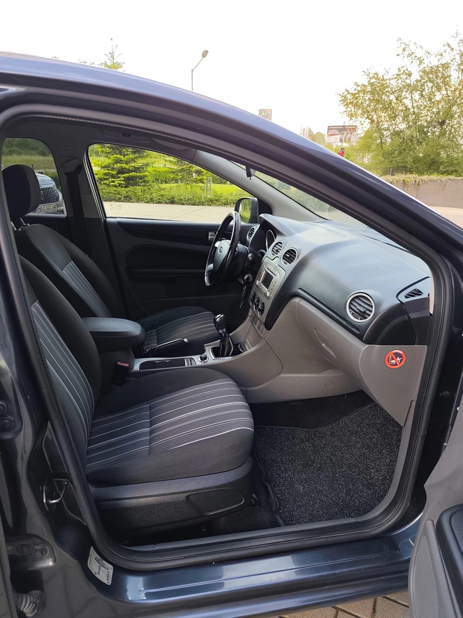 Ford Focus 1.6 TDCI Перфектна !!!, снимка 11 - Автомобили и джипове - 54511584
