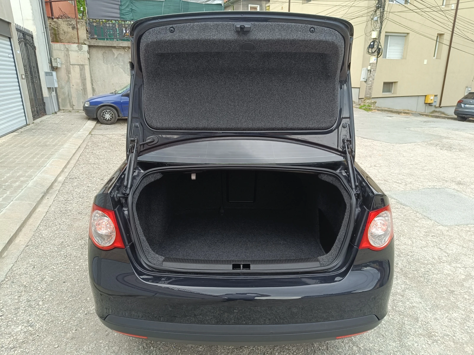 VW Jetta 1.6i 102к.с., снимка 14 - Автомобили и джипове - 54576340