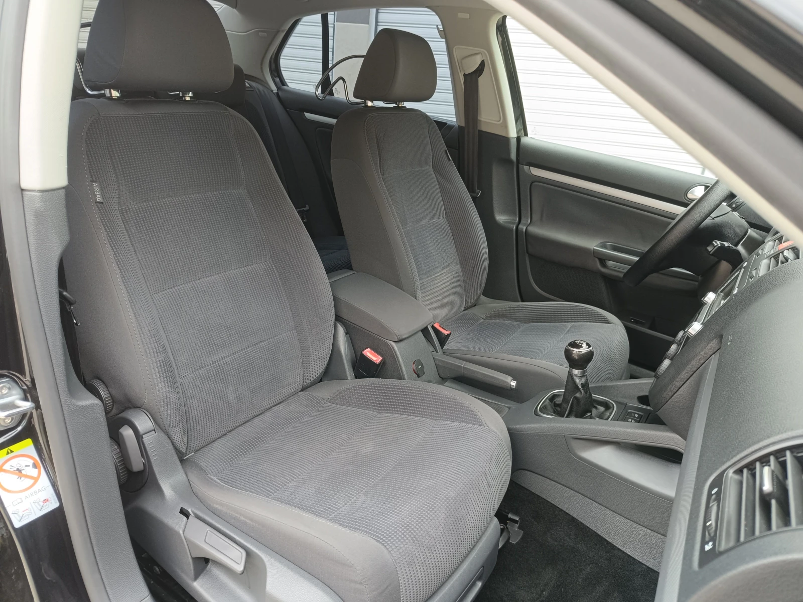 VW Jetta 1.6i 102к.с., снимка 12 - Автомобили и джипове - 54576340