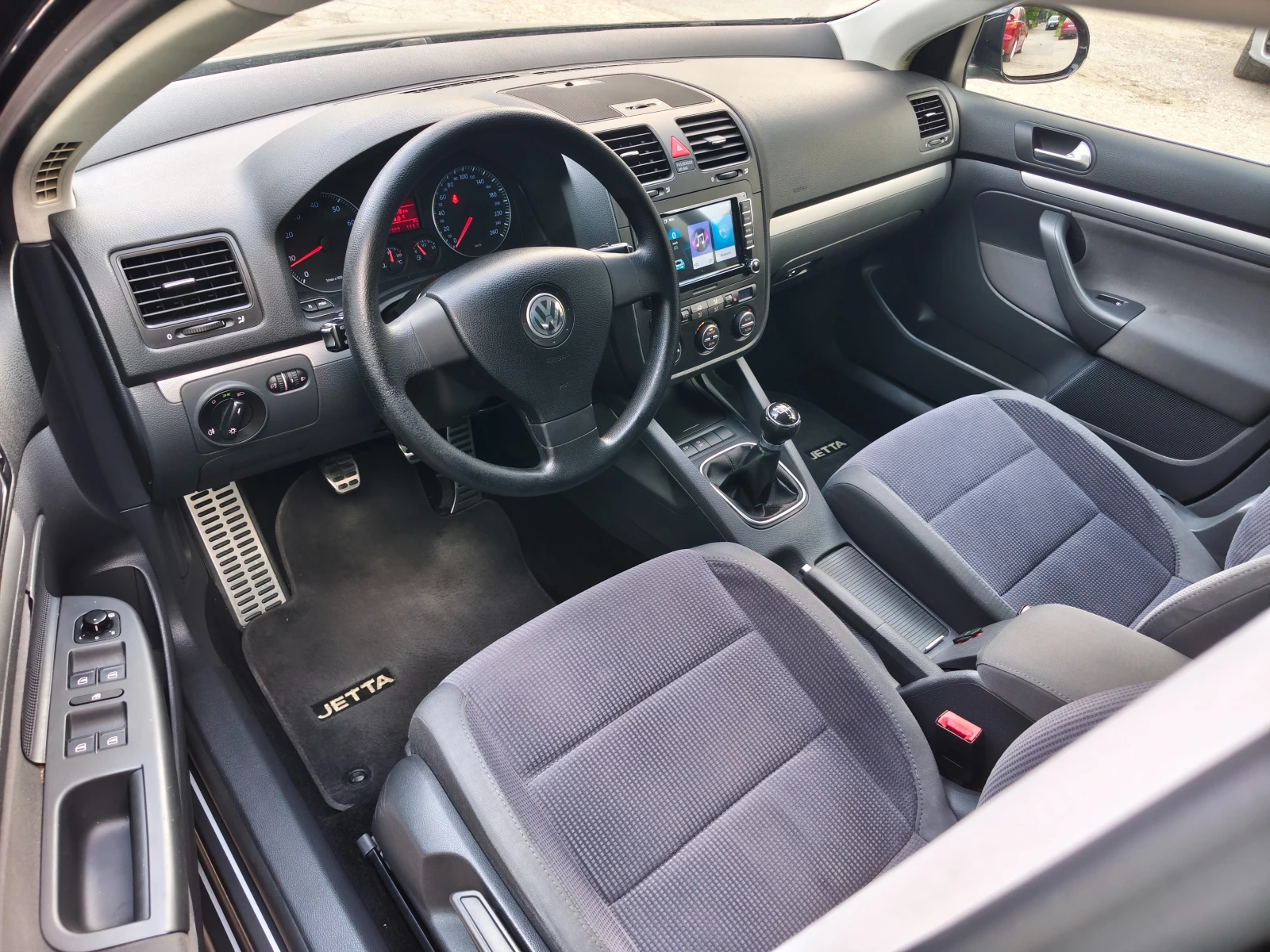 VW Jetta 1.6i 102к.с., снимка 10 - Автомобили и джипове - 55253568