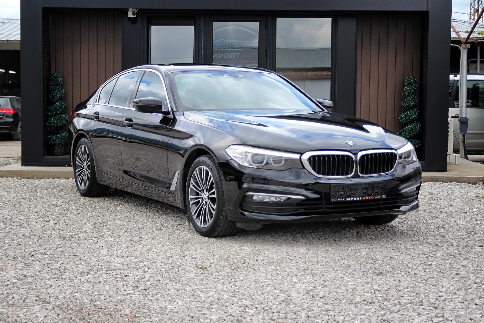 BMW 530 i* Xdrive* LED* , снимка 3 - Автомобили и джипове - 54776896