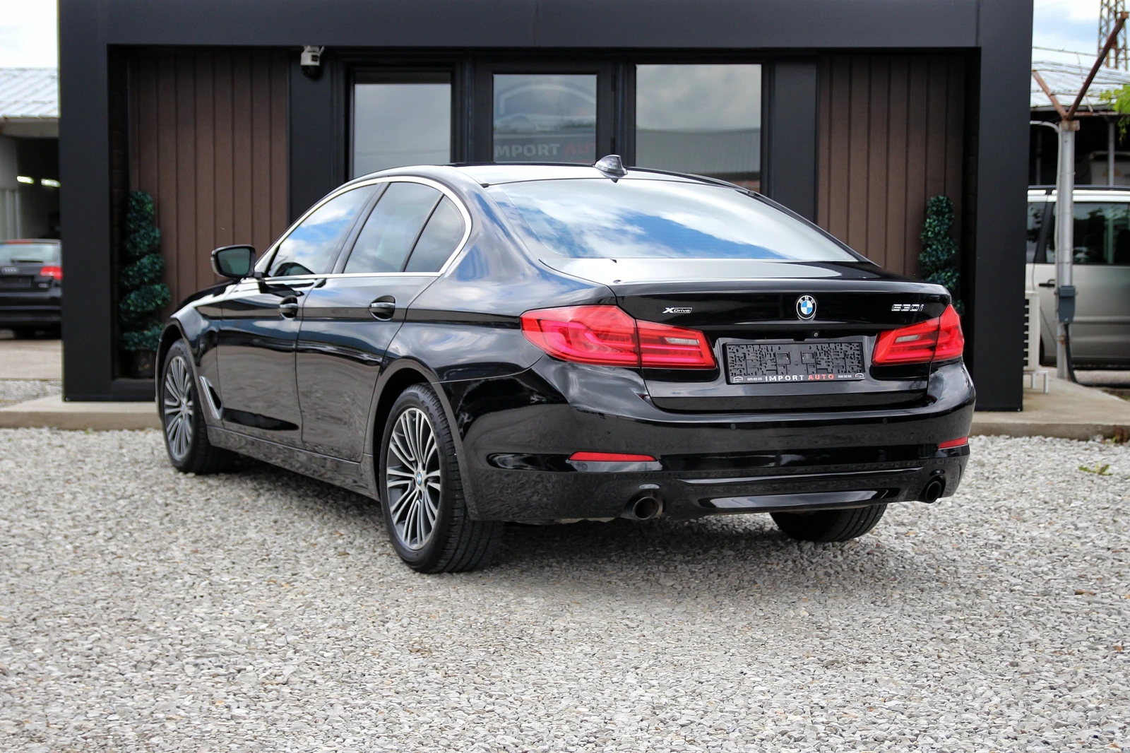BMW 530 i* Xdrive* LED* , снимка 4 - Автомобили и джипове - 54776896