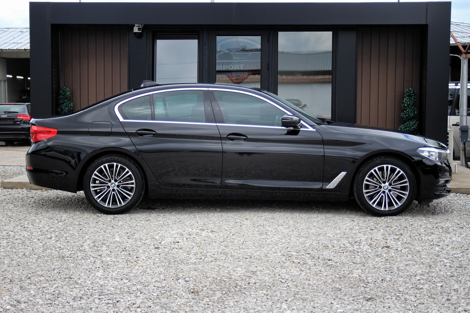 BMW 530 i* Xdrive* LED* , снимка 7 - Автомобили и джипове - 54776896