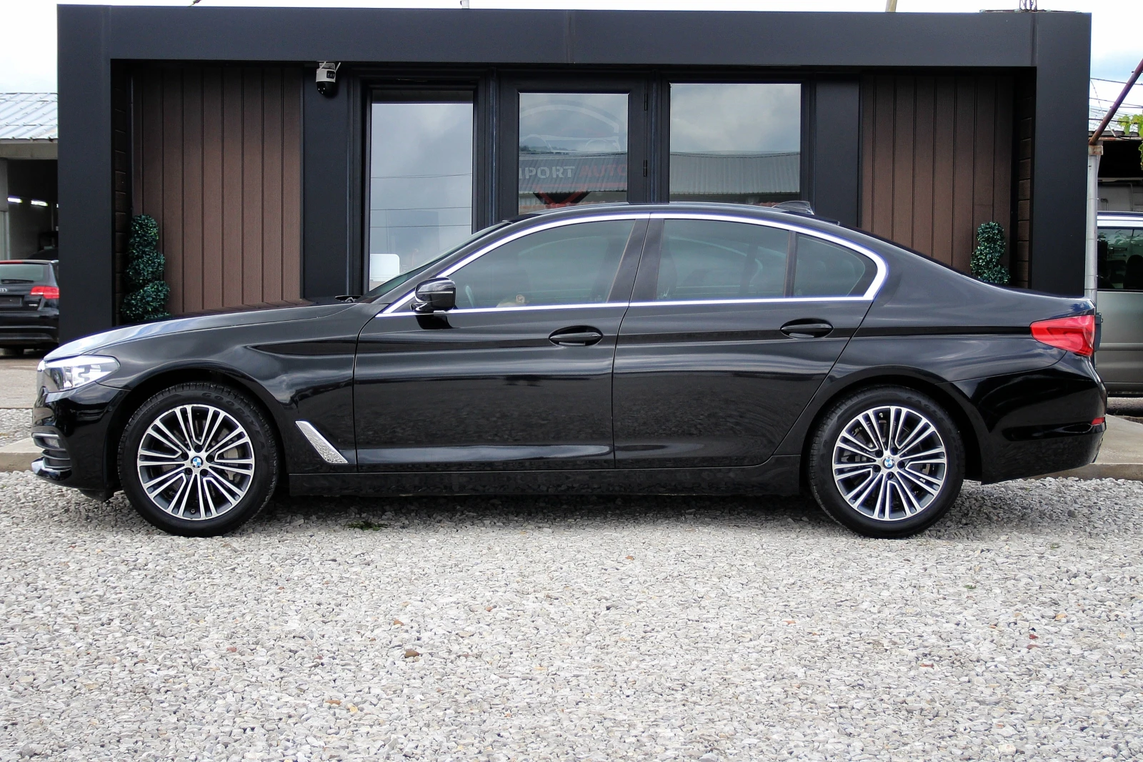 BMW 530 i* Xdrive* LED* , снимка 8 - Автомобили и джипове - 54776896