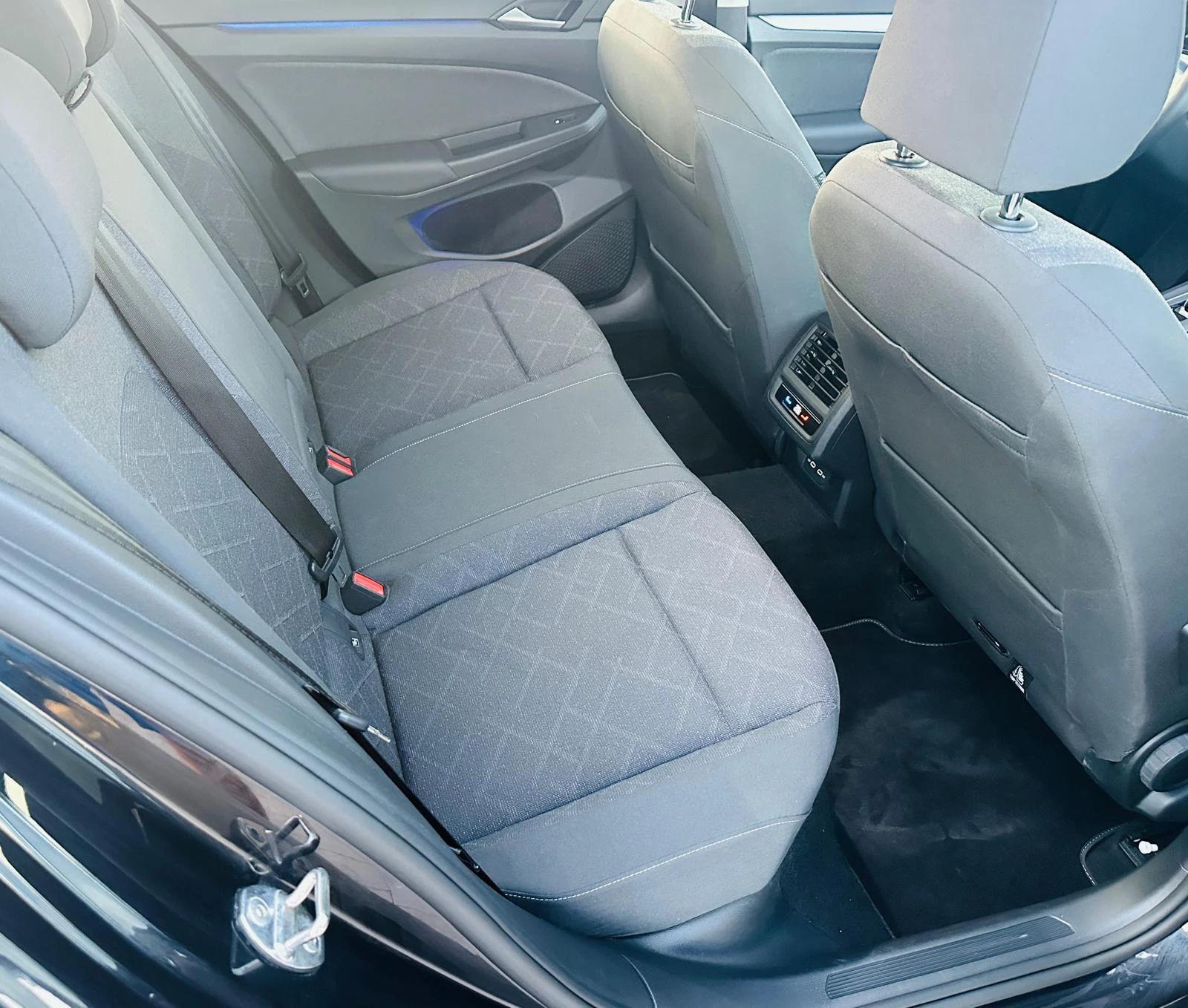 VW Golf 2.0TDI IQ LED+ 2025, снимка 13 - Автомобили и джипове - 55061932