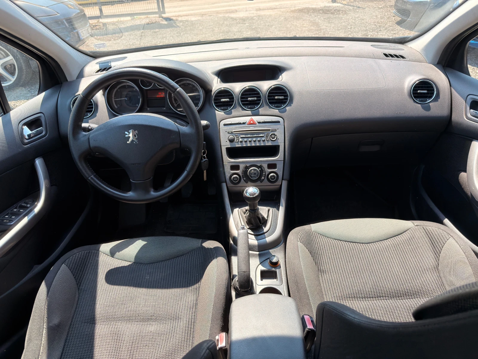 Peugeot 308 Напълно обслужен, снимка 7 - Автомобили и джипове - 55994739
