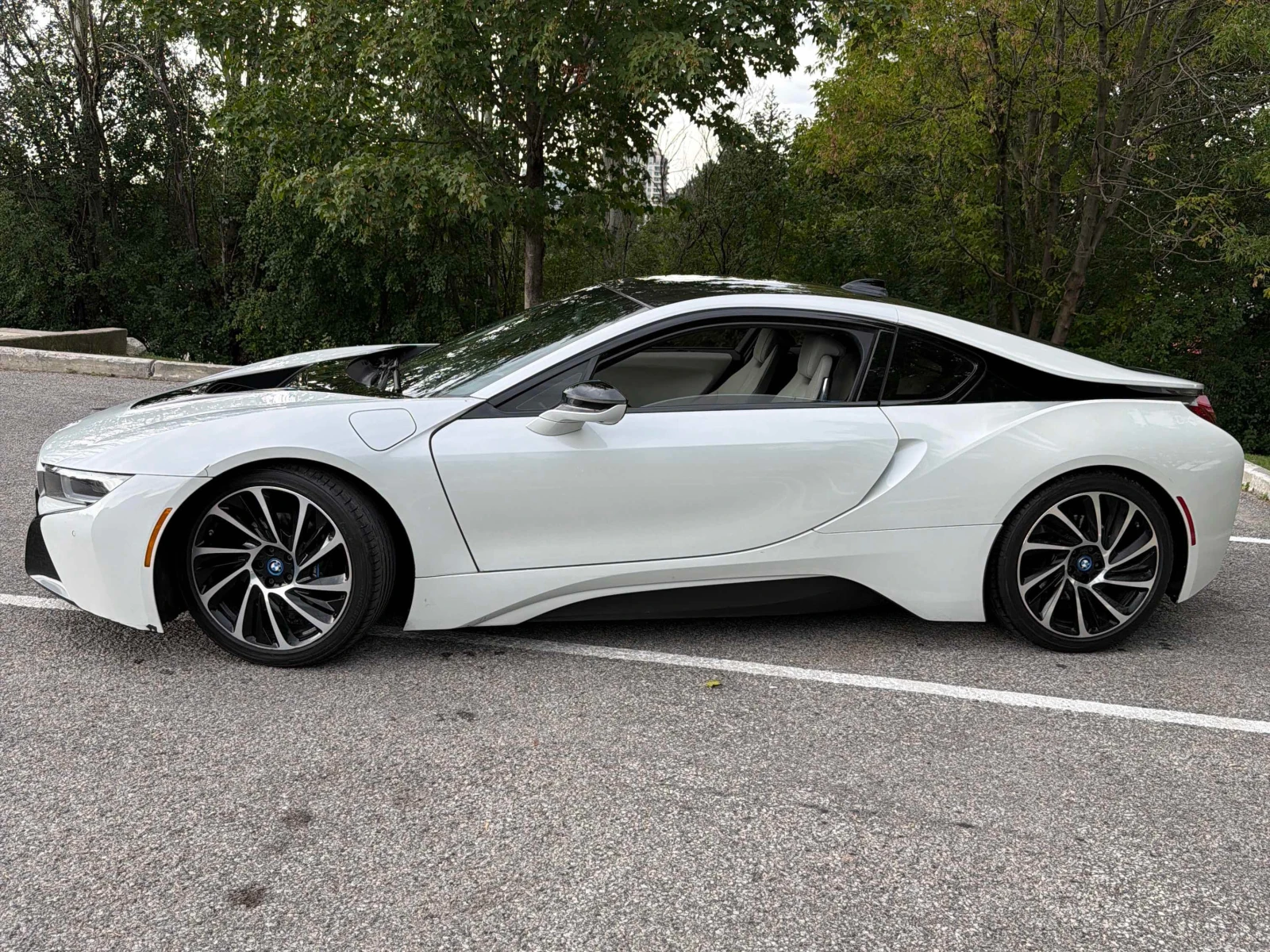BMW i8 XDRIVE * ГЛАВНО ПРЕДСТАВИТЕЛСТВО * , снимка 4 - Автомобили и джипове - 56088937
