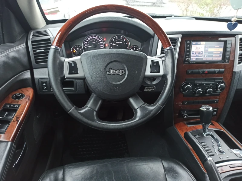 Jeep Grand cherokee 3.0D OVERLAND, снимка 11 - Автомобили и джипове - 47956980