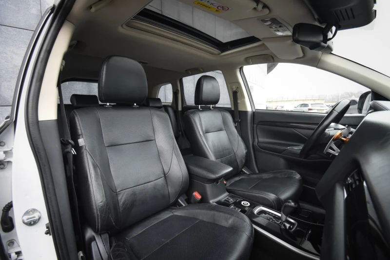 Mitsubishi Outlander 2.2 D, снимка 10 - Автомобили и джипове - 53416306