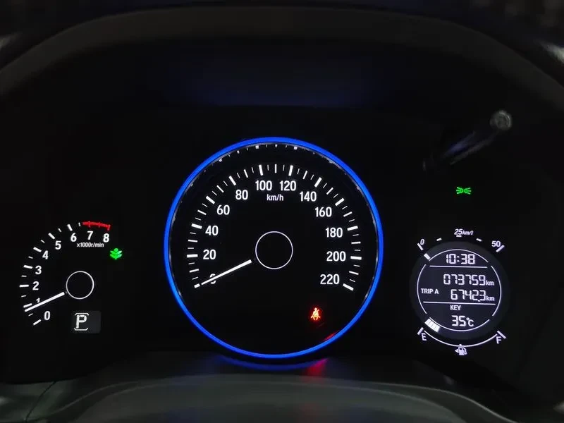Honda Hr-v  1.8, снимка 15 - Автомобили и джипове - 55928307