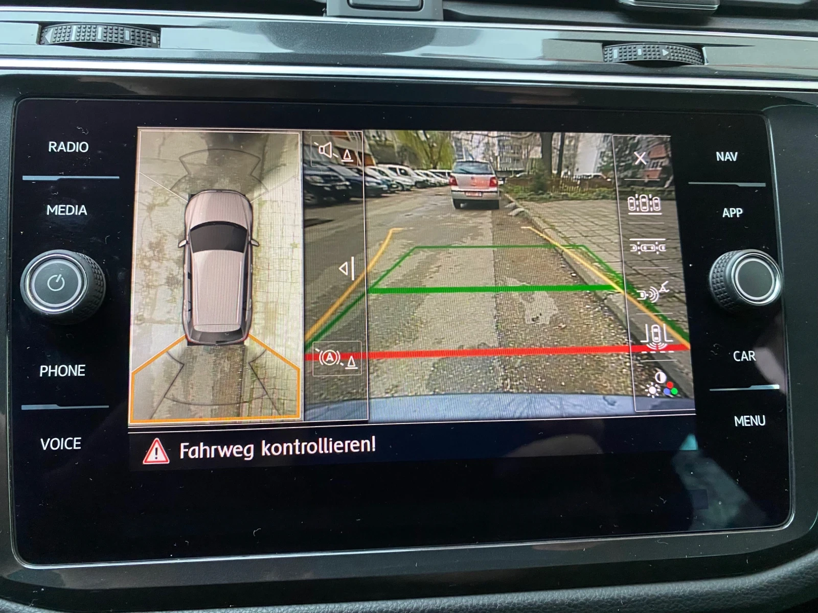 VW Tiguan, снимка 8 - Автомобили и джипове - 53926432