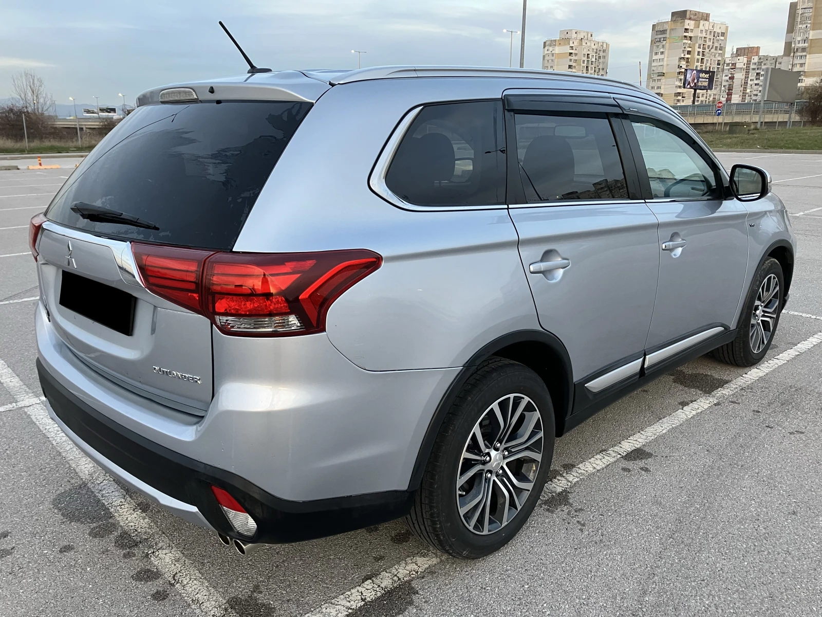 Mitsubishi Outlander GT 3.0 V6 224кс. S-AWC 4X4 FULL-7МЕСТА, снимка 6 - Автомобили и джипове - 54637133