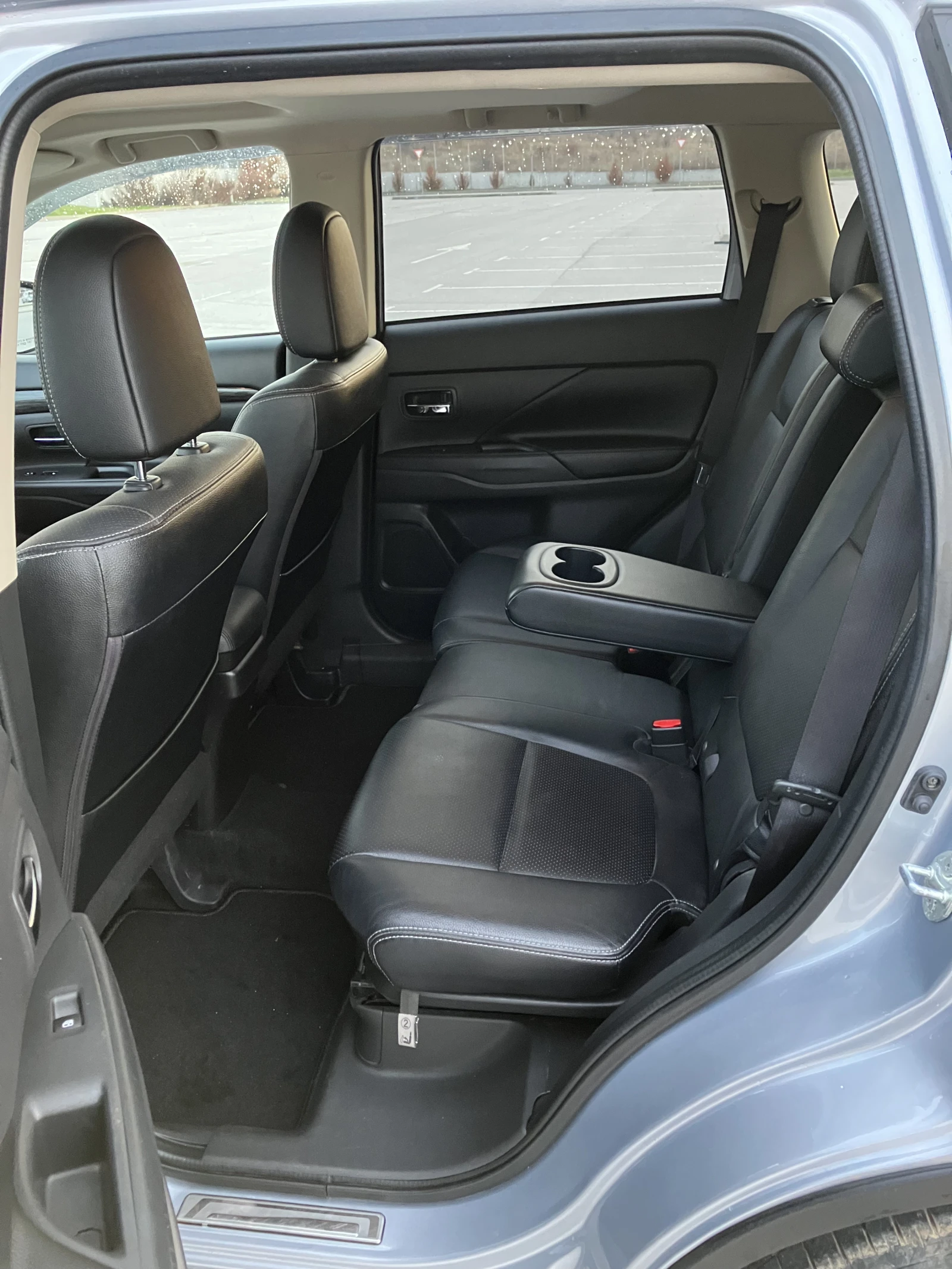 Mitsubishi Outlander GT 3.0 V6 224кс. S-AWC 4X4 FULL-7МЕСТА, снимка 10 - Автомобили и джипове - 54637133