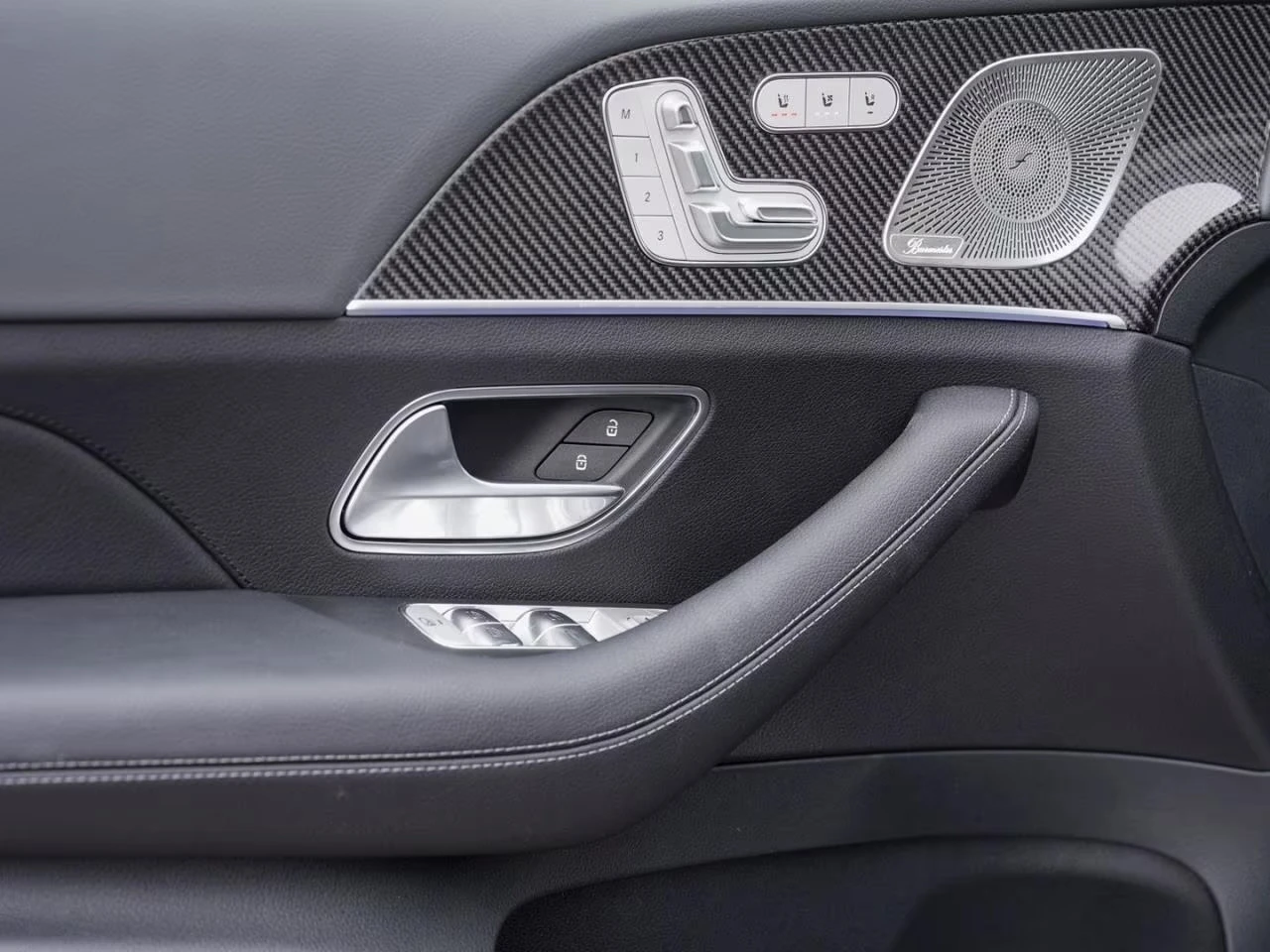 Mercedes-Benz GLS580 4M AMG BURMESTER PANORAMA 360-CAM HEAD-UP CARBON, снимка 12 - Автомобили и джипове - 55105367