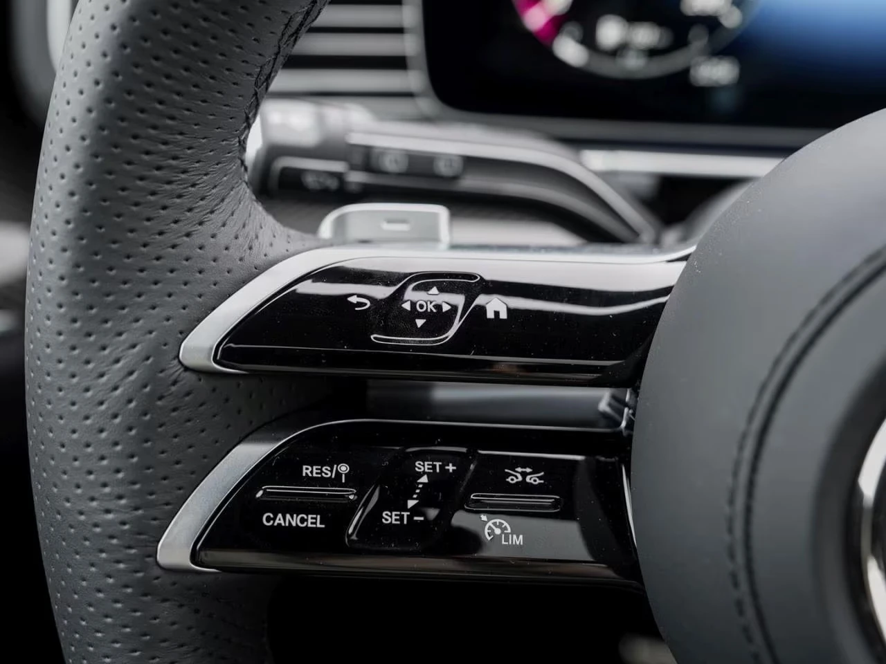 Mercedes-Benz GLS580 4M AMG BURMESTER PANORAMA 360-CAM HEAD-UP CARBON, снимка 6 - Автомобили и джипове - 55105367