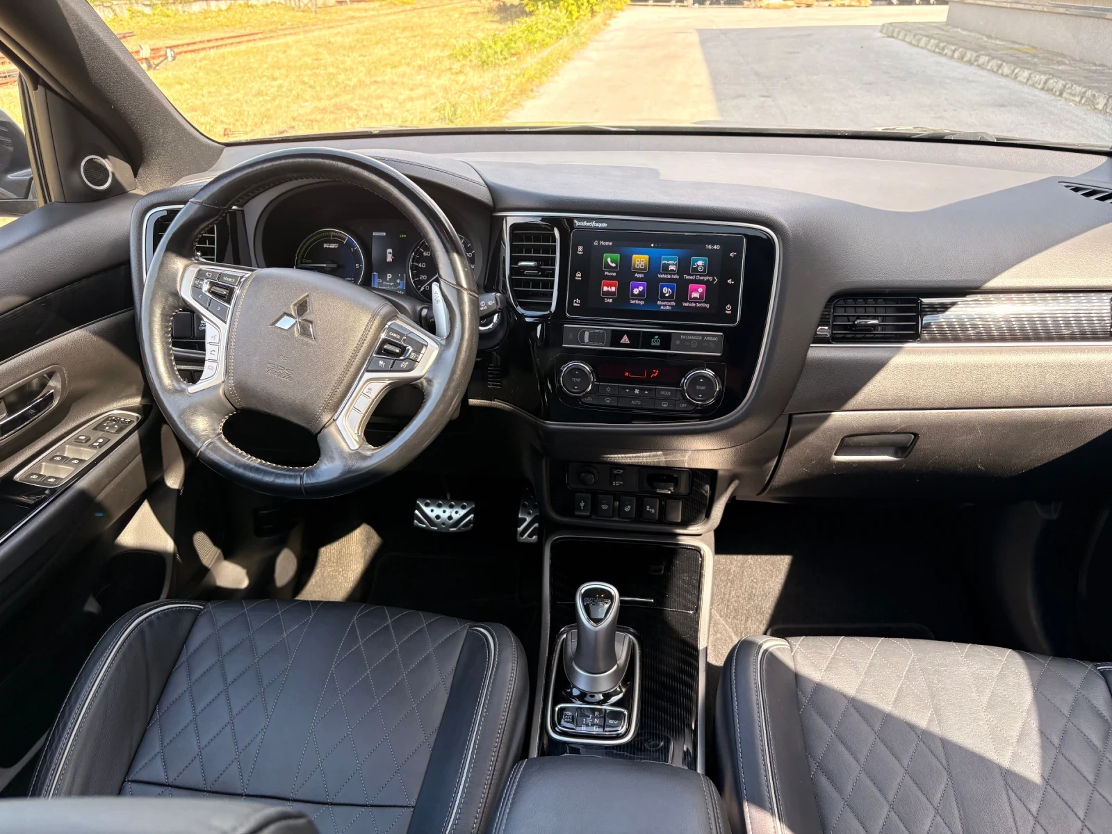 Mitsubishi Outlander 2.4 PHEV, SWISS, снимка 7 - Автомобили и джипове - 55232404