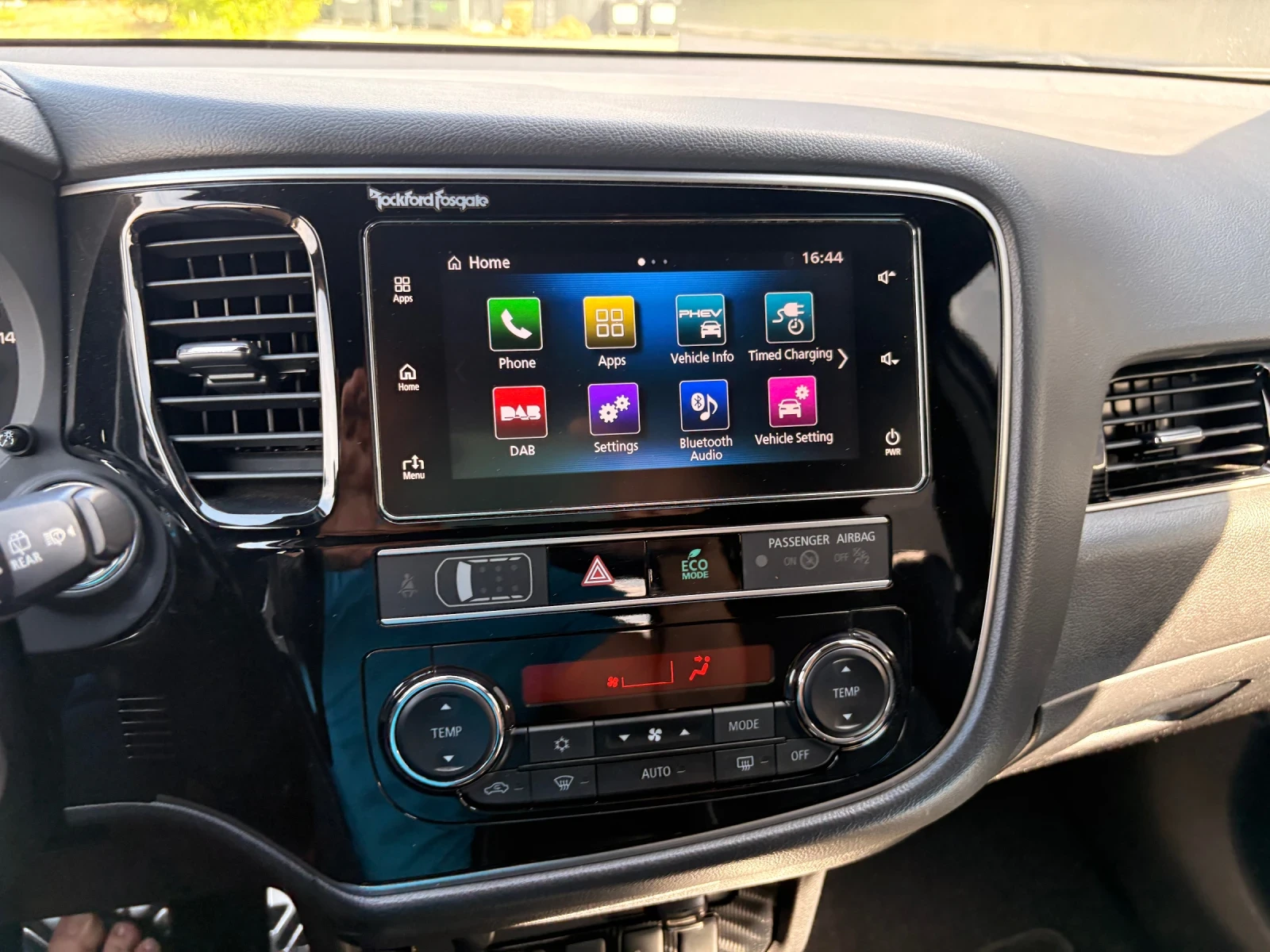 Mitsubishi Outlander 2.4 PHEV, SWISS, снимка 13 - Автомобили и джипове - 55232404