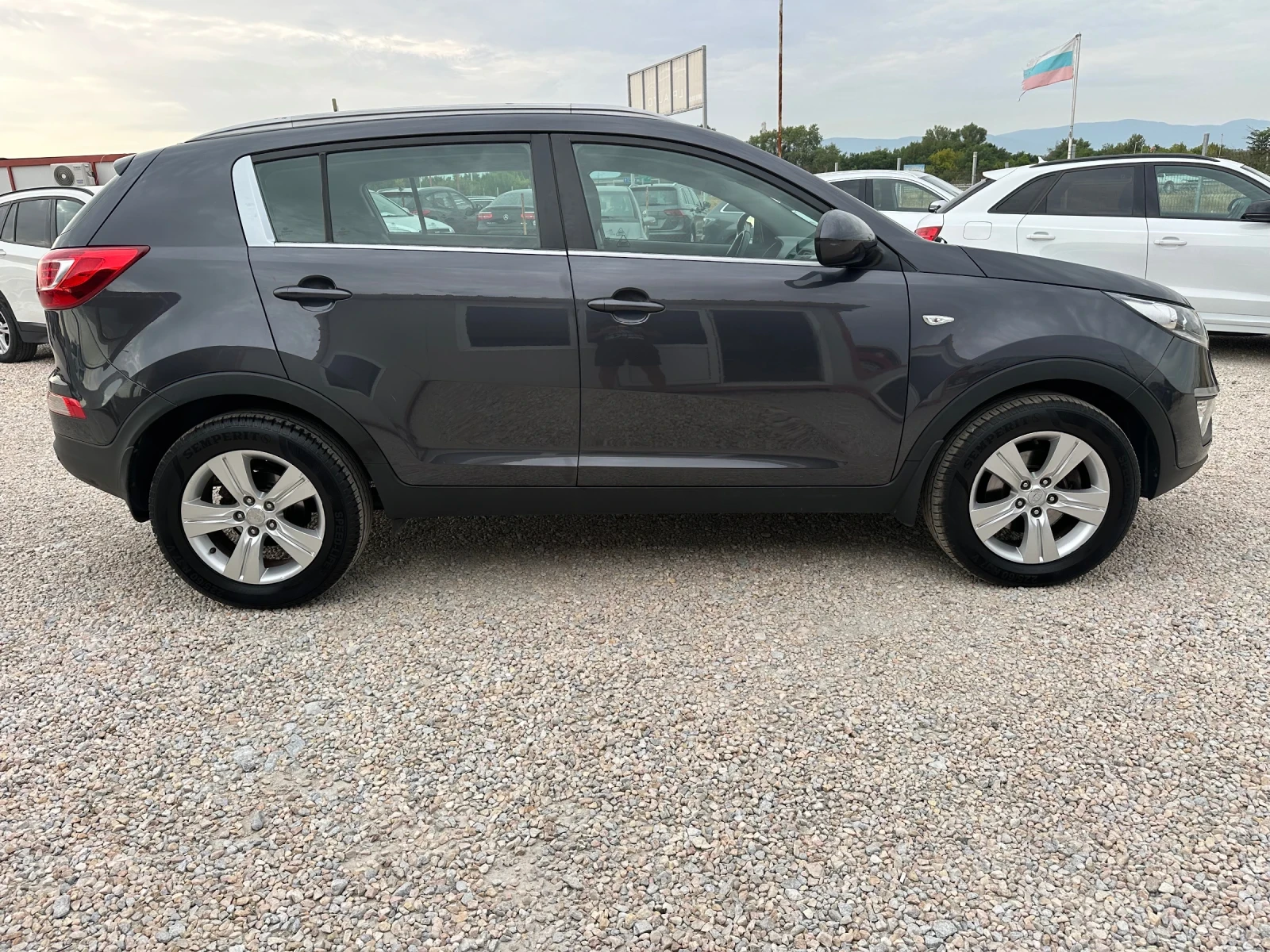Kia Sportage 1.6i 135кс, снимка 8 - Автомобили и джипове - 55873186