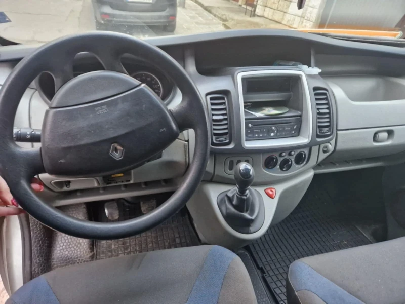 Renault Trafic 2.0, снимка 7 - Бусове и автобуси - 48265989