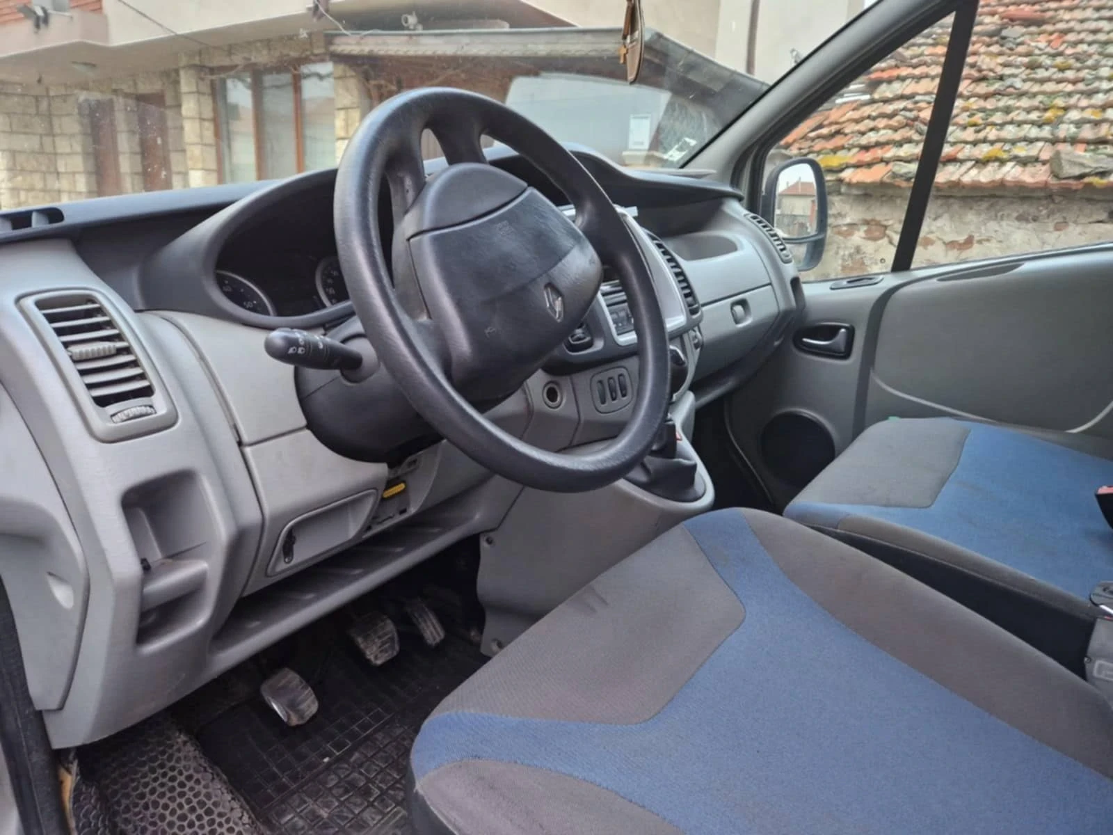 Renault Trafic 2.0 - изображение 4