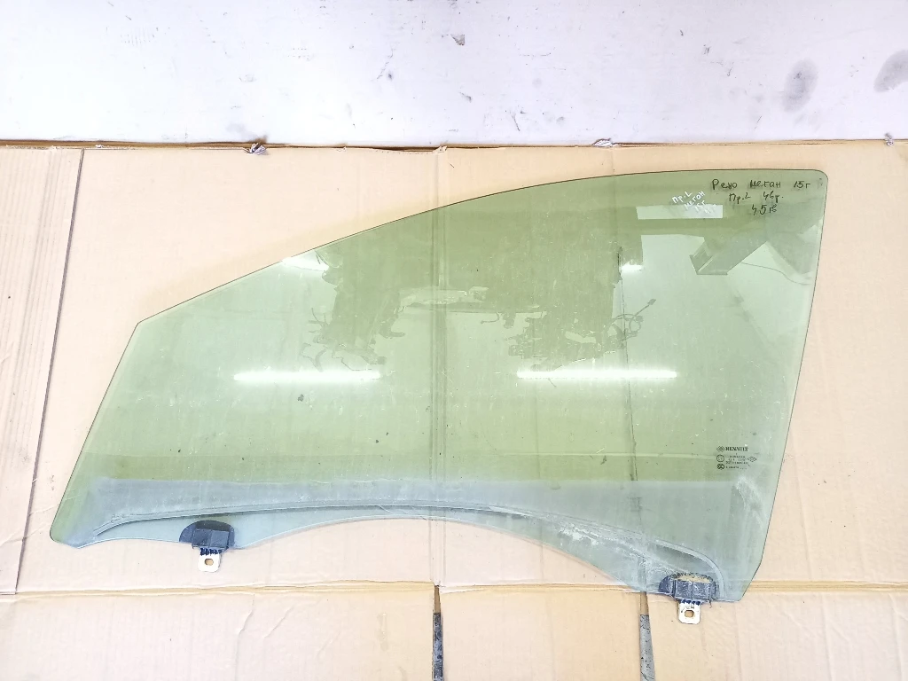 Стъкло предно ляво Рено Меган 4врати хечбек (к)