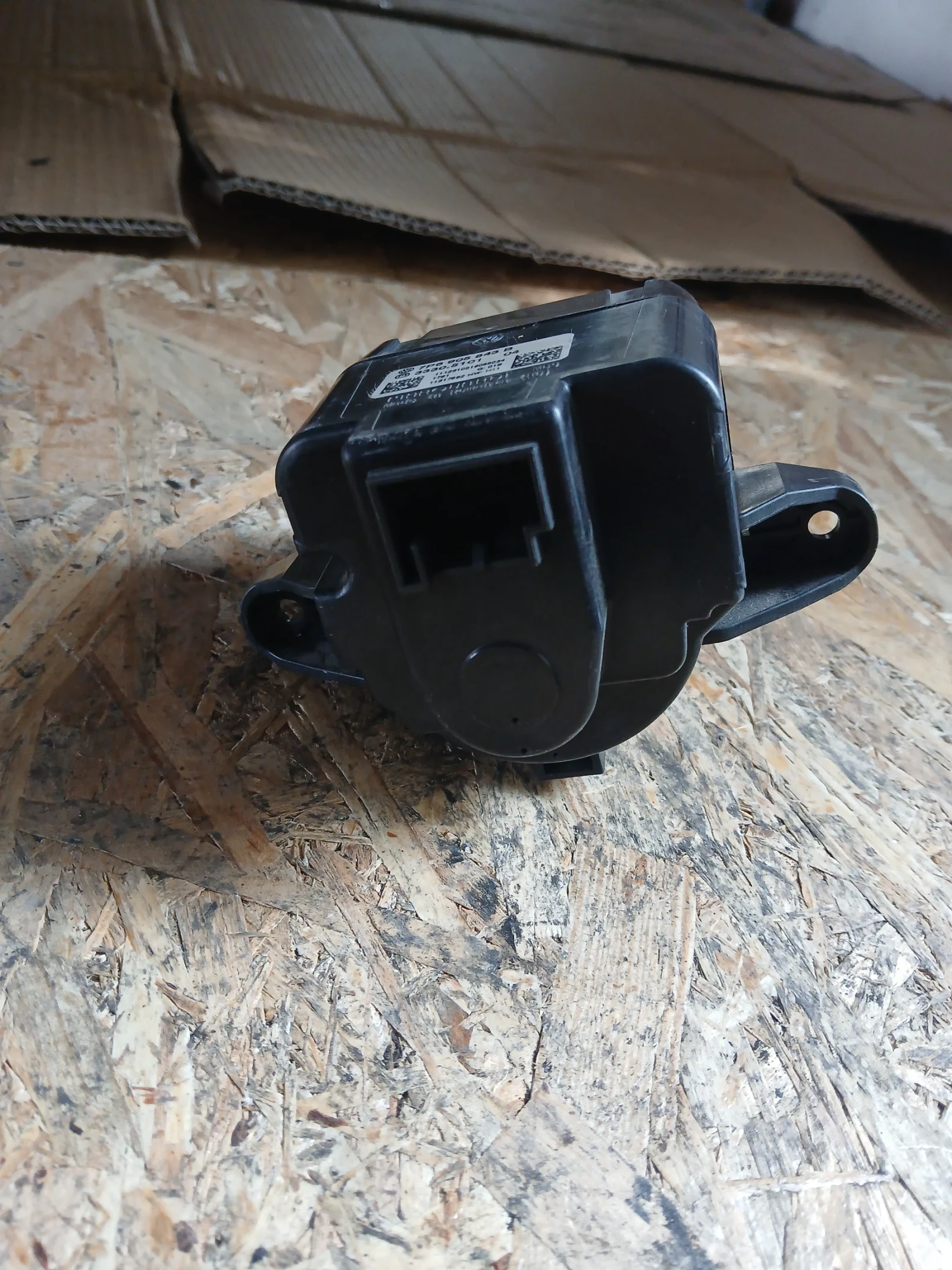7P6 905 843 B контактен ключ  гълтач VW Touareg 2012г , снимка 3 - Части - 56267785