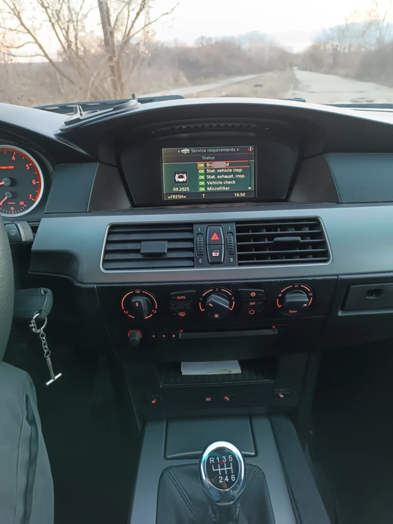 BMW 520 2.2i, снимка 11 - Автомобили и джипове - 48549342