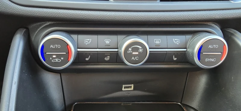 Alfa Romeo Giulia  2.2 veloce carbon steel 66000km.Промоция до края , снимка 12 - Автомобили и джипове - 51347961