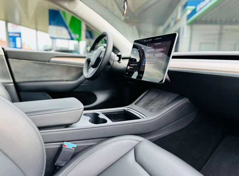 Tesla Model Y Long Range, снимка 8 - Автомобили и джипове - 52870757