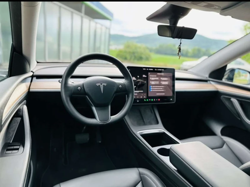 Tesla Model Y Long Range, снимка 9 - Автомобили и джипове - 52870757