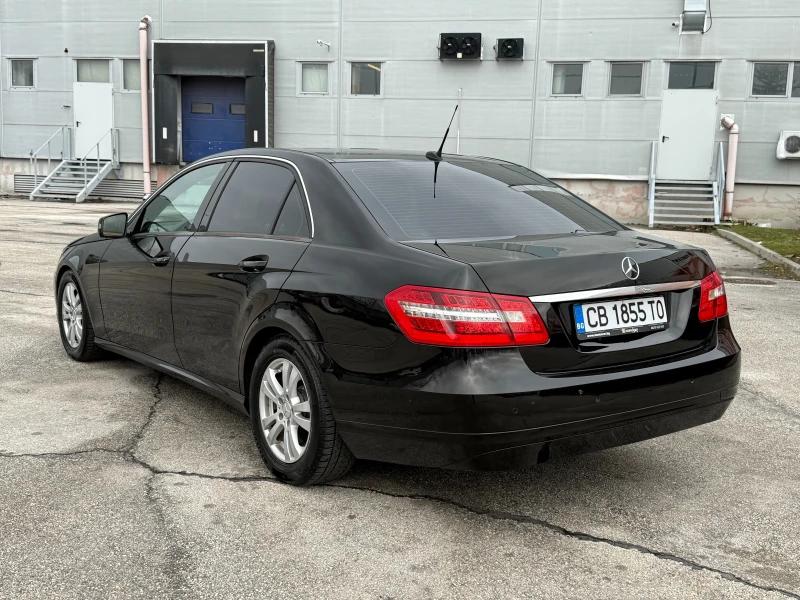 Mercedes-Benz E 220, снимка 3 - Автомобили и джипове - 53391103