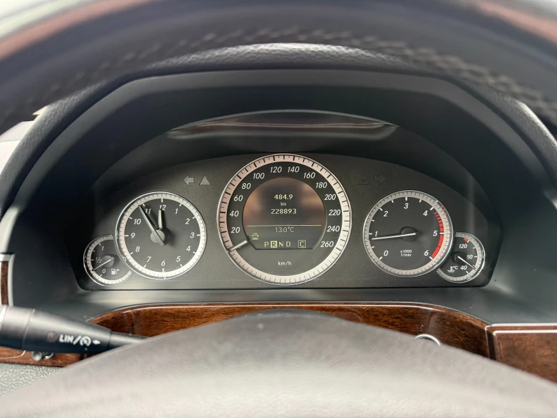 Mercedes-Benz E 220, снимка 13 - Автомобили и джипове - 53391103