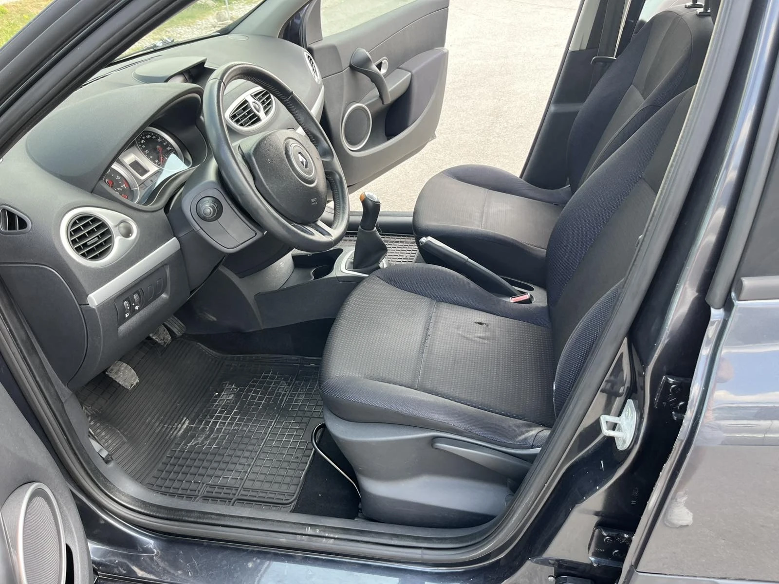 Renault Clio 1.2I 75кс EURO 4 КЛИМАТИК - изображение 8