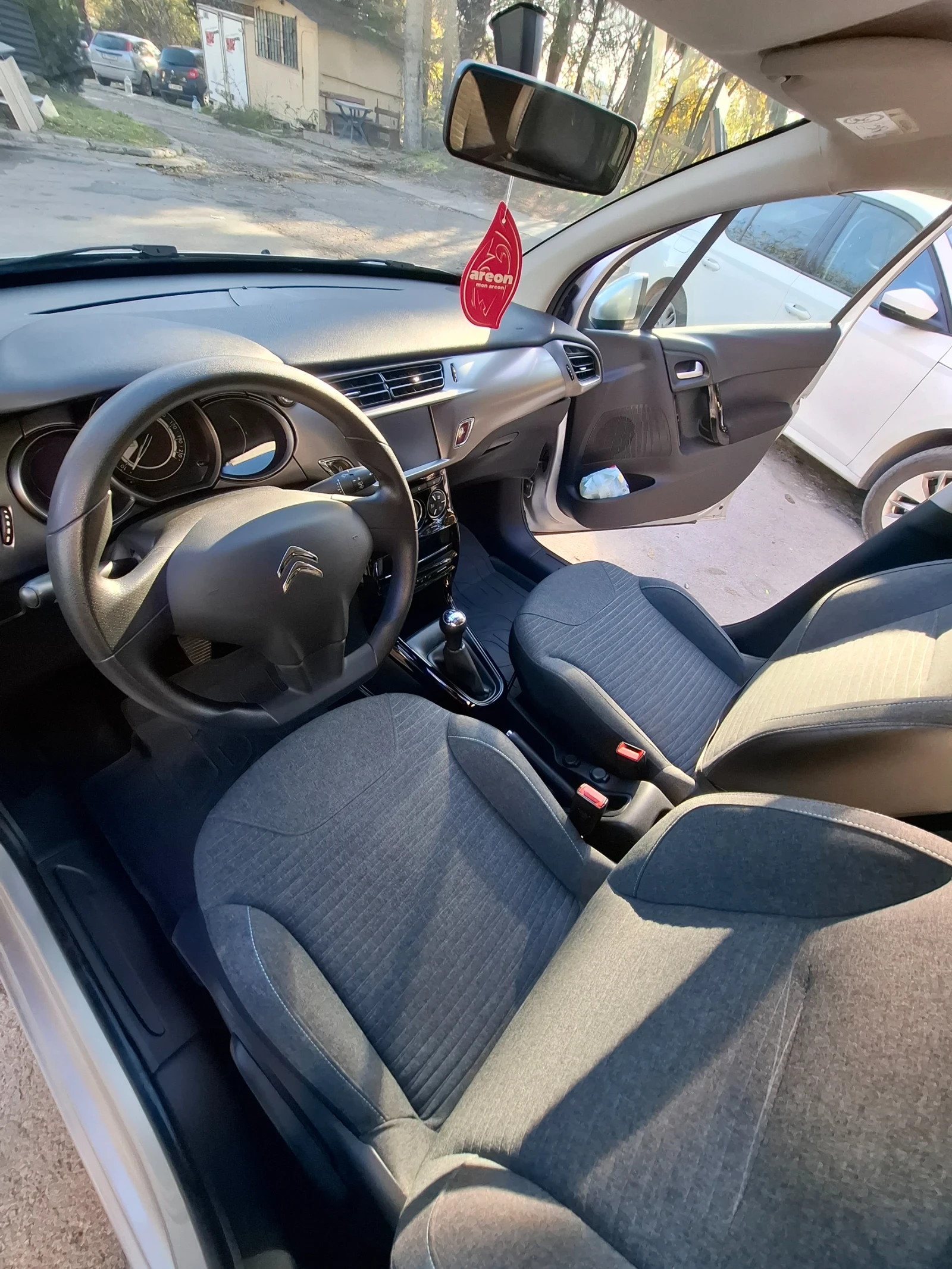 Citroen C3 1.2 euro 6 46600km - изображение 6