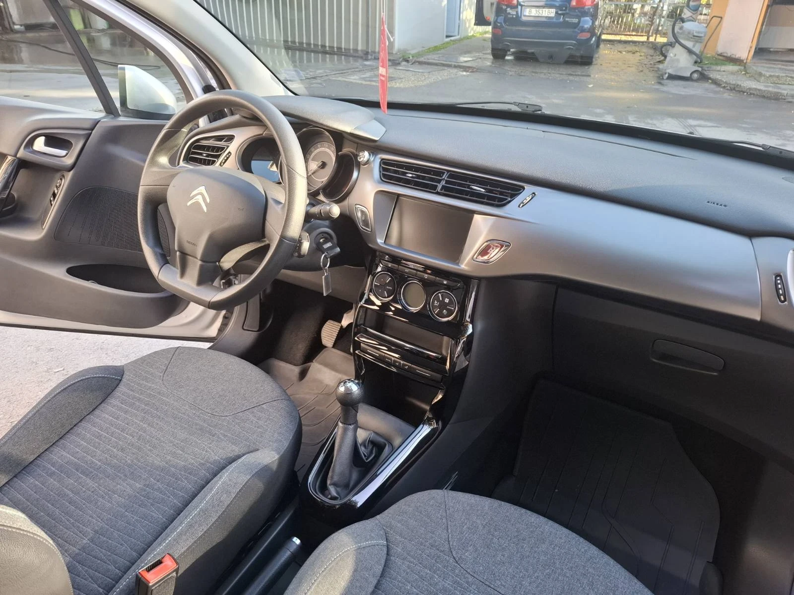 Citroen C3 1.2 euro 6 46600km - изображение 7