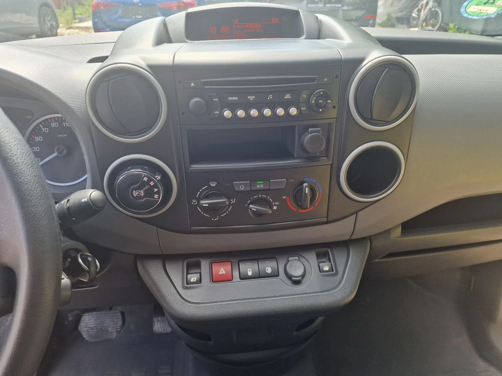 Peugeot Partner 2017г. 98000км. Автоматик - изображение 4