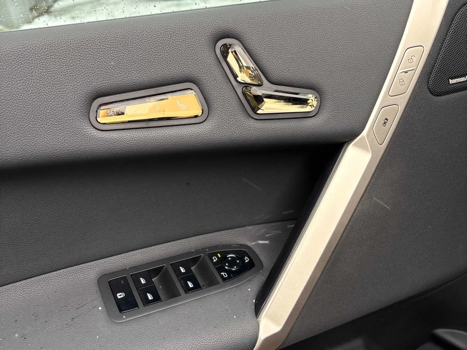 BMW iX * xDrive40 * CARFAX * HARMAN KARDON * KEYLESS *  - изображение 9